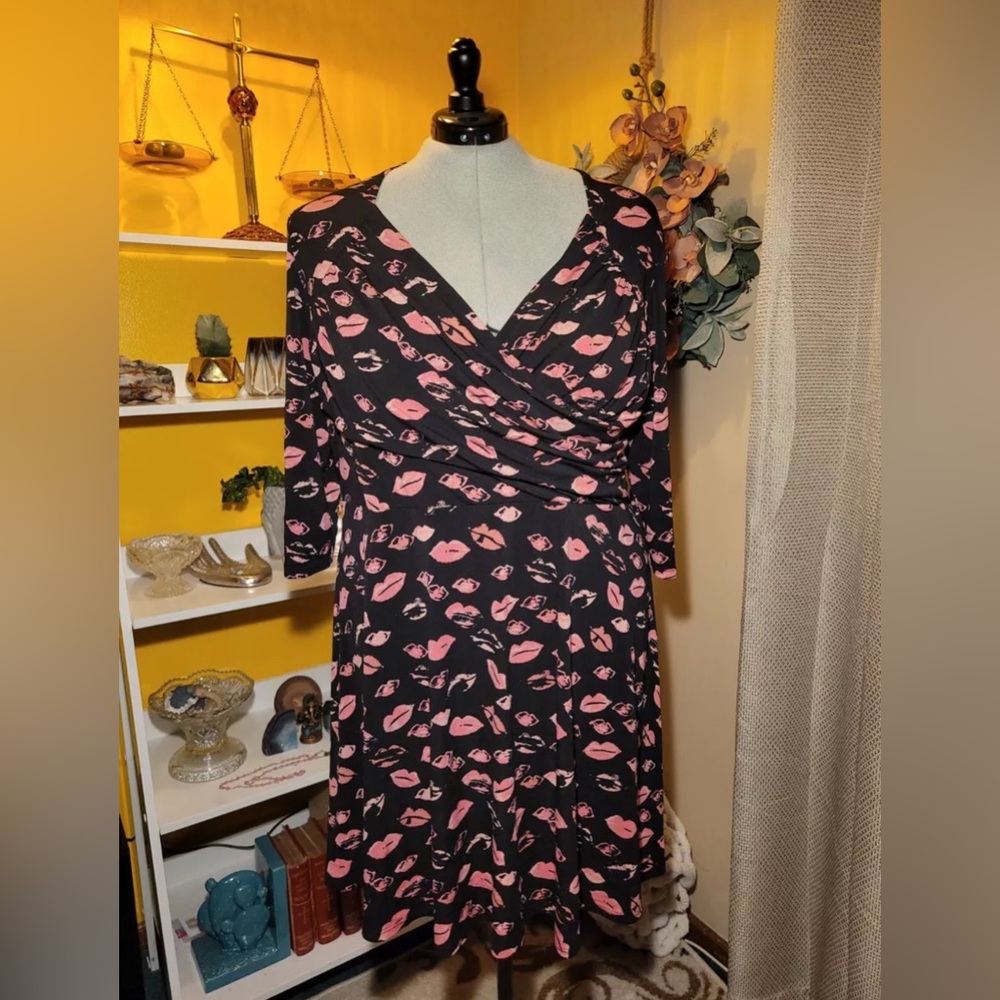Leota Kiss Lips Plus Size Dress 4L